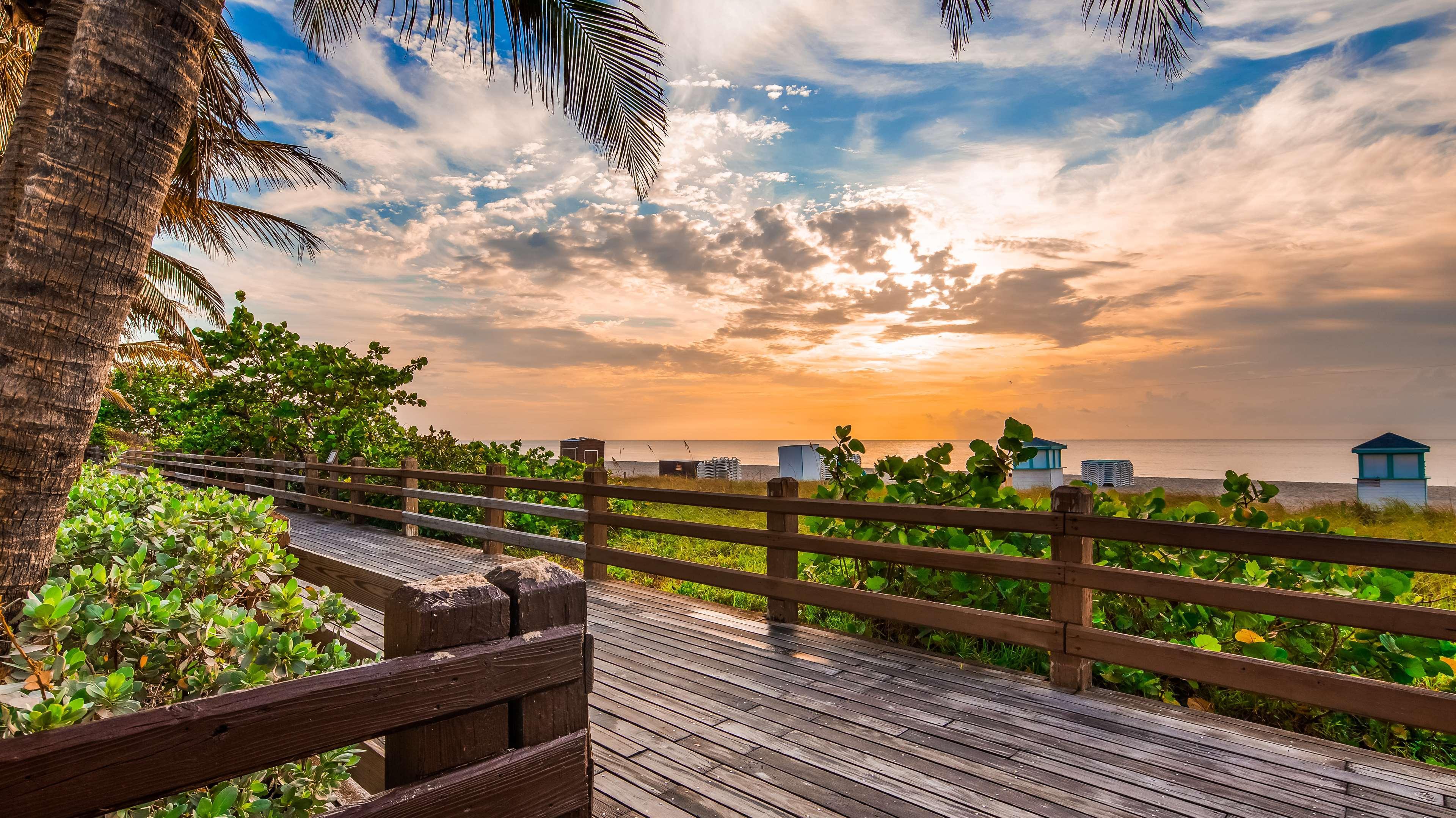 Best Western Plus Atlantic Beach Resort Miami Beach Exterior photo